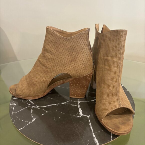 Tan Boots - open toe - Picture 3 of 4